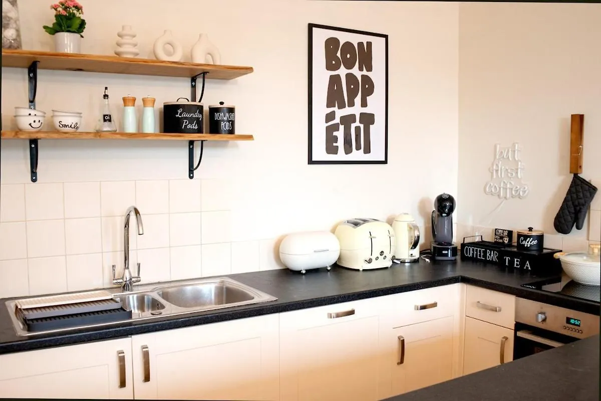 3-Bed Gem With Bath Abbey Views Villa 0*,